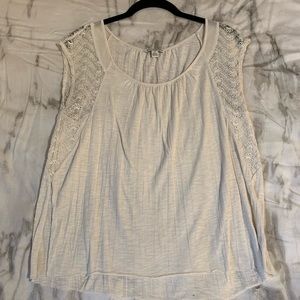 American Eagle flowy tee